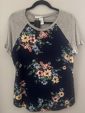Pepper & Zoe Floral Top, Size XL